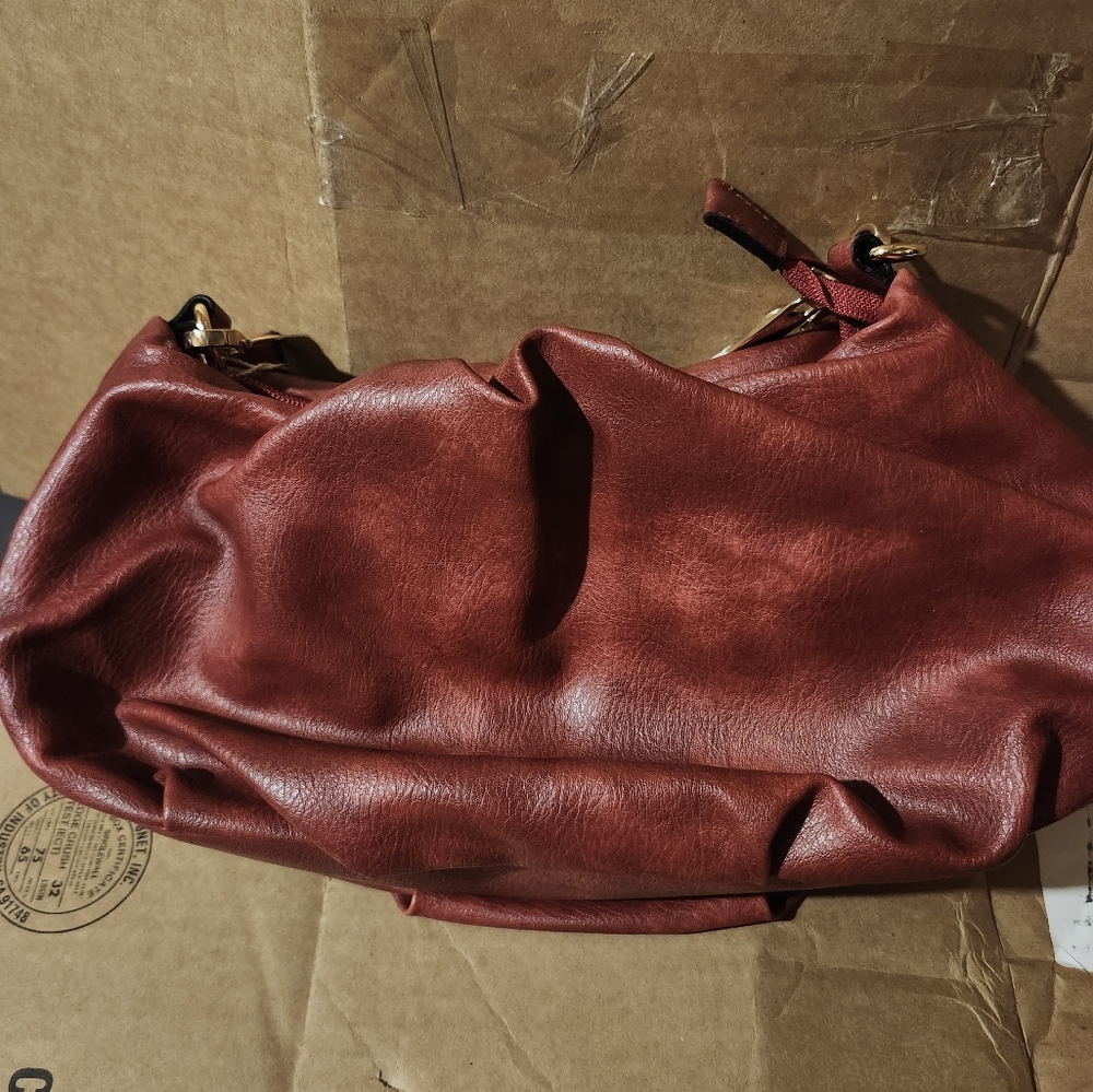 Red crossbody - Picture 2 of 3
